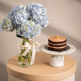 Blooming Blues with Mini Chocolate Fudge Cake