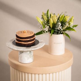 Waiting Wonder with Mini Fudge Cake